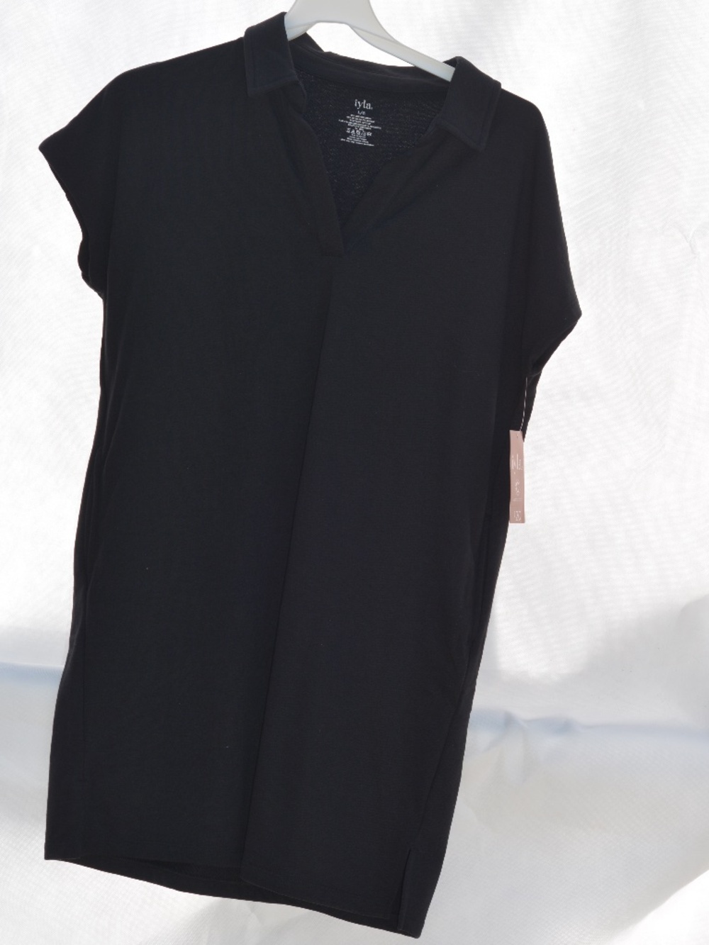 Short sleeve Top SZ L Tyla NWT